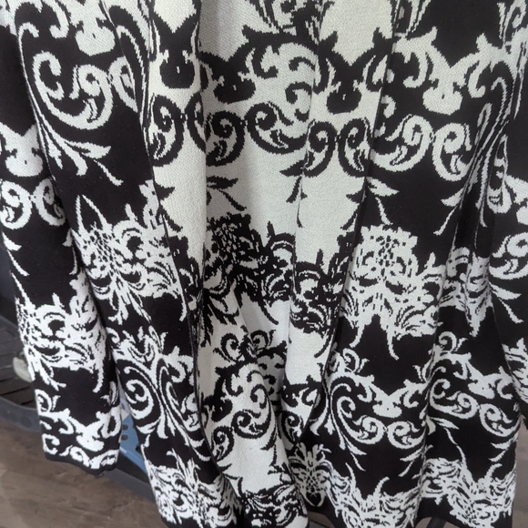 Elegant Vintage Alfani Geometric design Black & White Reversable Sweater/Jacket - Picture 12 of 16